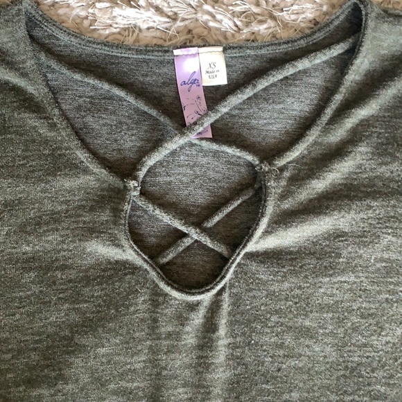 Francesca’s Boutique Long Sleeved Shirt - Picture 3 of 4